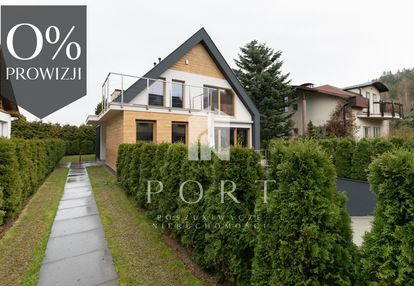 Nowoczesny dom rumi w otulinie lasu