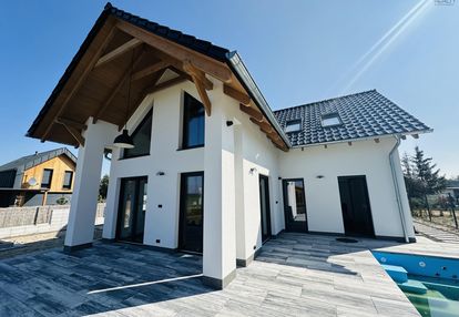 Całorocznym nowy dom wolnostojący z basenem