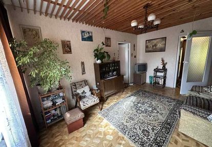 Sprzedam 4-pokojowe mieszkanie w centrum