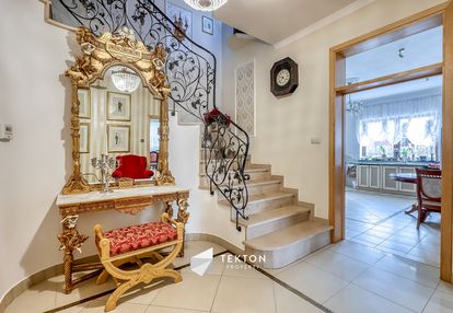 Piękny rozkładowy dom obok stacji wkd opacz