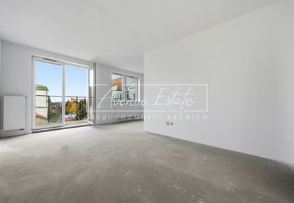 Przestronne/dwa balkony/doświetlone