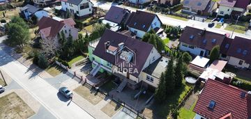Dom w wałczu z ogrodem i garażem