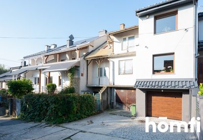 Segment z ogrodem w spokojnej okolicy na klinach