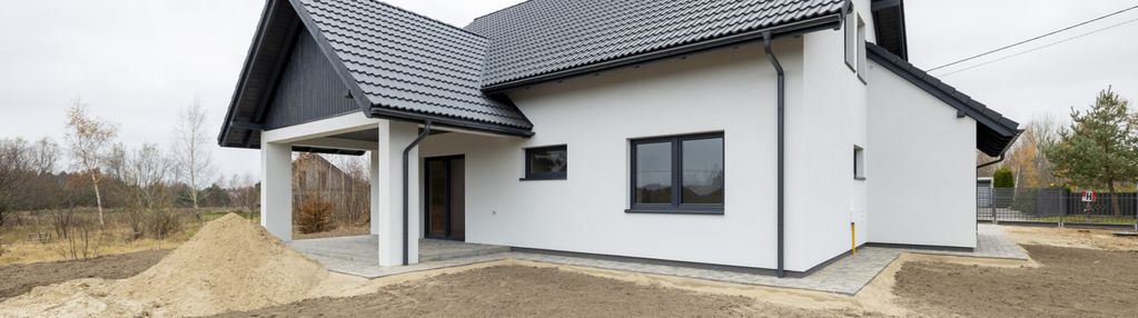 Duży, piętrowy dom wolnostojący z garażem