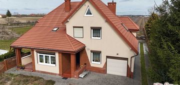 153m2, 6 pokoi, 2 tarasy, 2 garaże, 1400m2 działka
