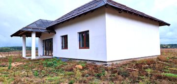 Piękny dom w stanie deweloperskim .