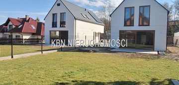 Dom na 6 arowej działce/ młodziejowice