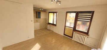 39,80m2, 1piętro, 2 pokoje, loggia, parking !