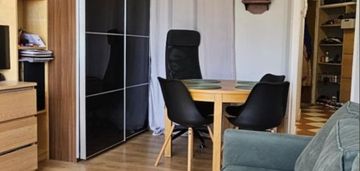 | 3 pokoje | miejsce postojowe | winda | balkon |