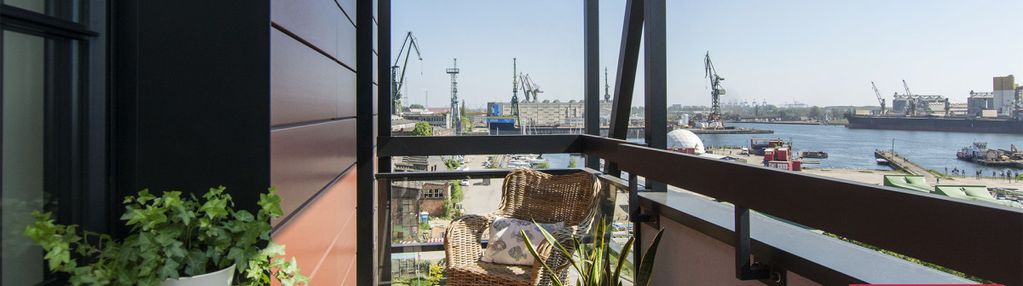 Nowe z widokiem na gdańskie dźwigi - doki