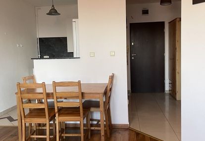 2-pokojowe mieszkanie z balkonem i parkingiem.