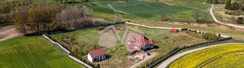 Dom ze stawem w pięknej okolicy - na sprzedaż