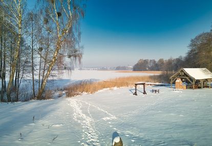 Olsztyn, dom z bala z linią brzegową