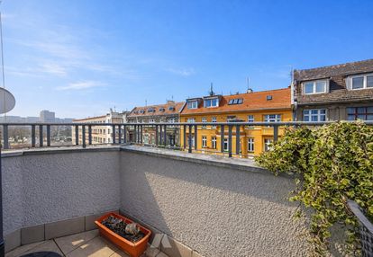 3m_piękna kamienica_balkon_blisko dworca