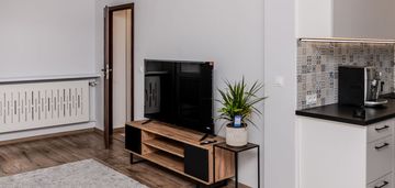 Nowoczesne 40 m² z widokiem na centrum | 3 szafy