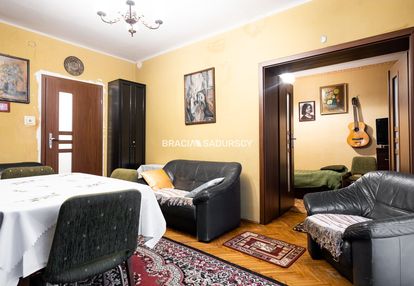 Funkcjonalne, niski parter, prądnik czerwony