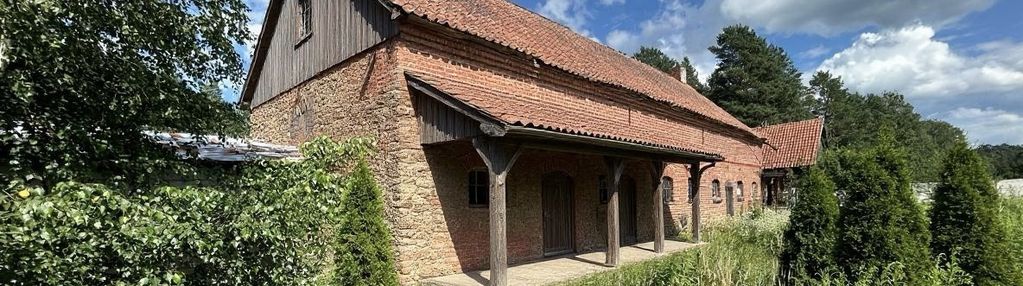 Budynek z czerwonej cegły z potencjałem