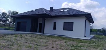 Dom willa z antresolą działka 16 arów.
