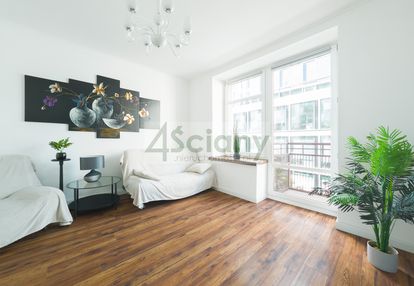 2 pokoje ... bardziej w centrum już się nie da :-)