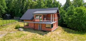 Dom pod lasem na widokowej działce