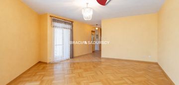 Nietuzinkowe mieszkanie ul.twardowskiego.