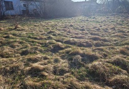 Działka budowlana 868 m² – pełne media, ogrodzona