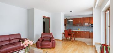 Apartament z dużym tarasem wola przy parku