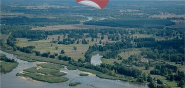 Działka o pow. 25 000 m² pod zabudowę i rekreację.