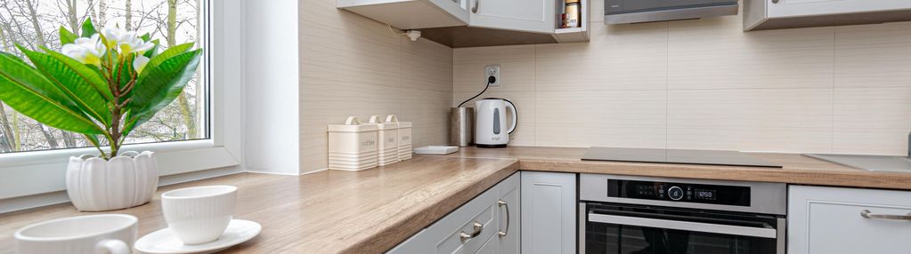 Bartąska 12 - 4 pokoje, dwa balkony, parter