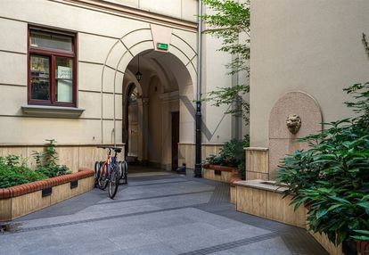 Kamienica wspólna 50, mieszkanie 84m2, śródmieście