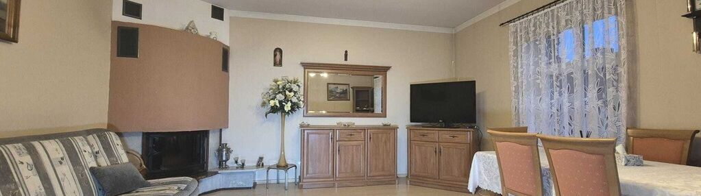 Przestronne mieszkanie w zabytkowej kamienicy.