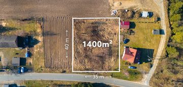 Uzbrojona działka_droga gminna asfaltowa_las