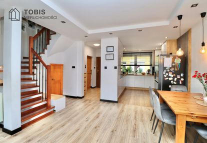 Nowoczesny, przestronny szeregowiec z tarasem!