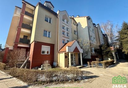 3 pokoje 74,8m2 1 piętro garaż 2 tarasy blok 98r