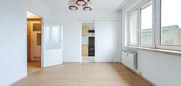 Stegny | kawalerka z opcją 2 pokoi | tramwaj