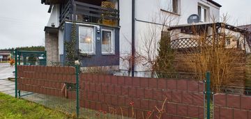 Bliźniacza połowa  z domkiem gosp. i dużym ogrodem