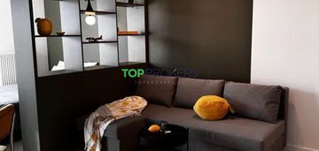 Nowoczesny salon z aneksem i sypialnia, garaż