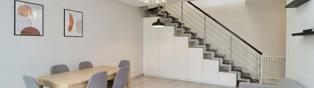 Nowoczesny szeregowiec z ogrodem i różany zakątek