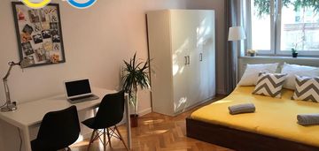 3 pokoje z piwnicą bardzo blisko komunikacji!