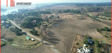 Działka - okolice jeziora i lasu w borach