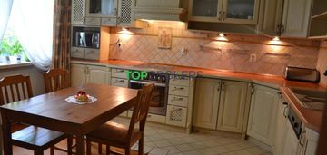 Przestrony dom wolnostojący z basenem