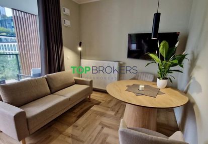 Eleganckie 2 pokoje w ścisłym centrum, garaż