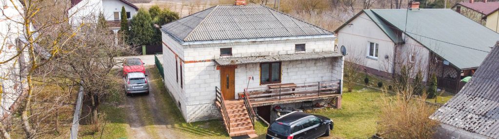 Dom z budynkami gospodarczymi nad bugiem