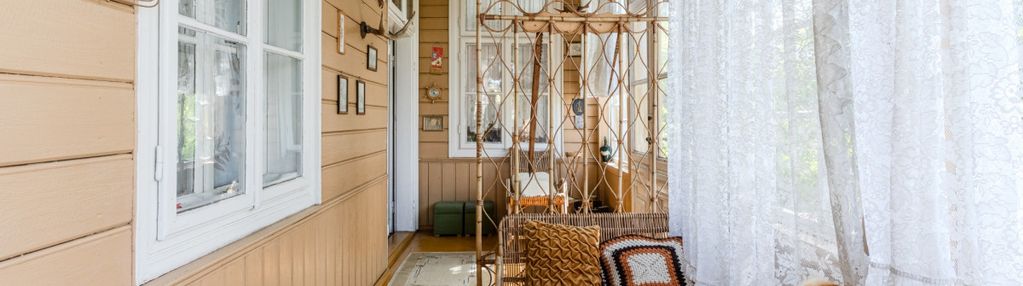 Niezwykły drewniany dom z amfiladą z xx wieku