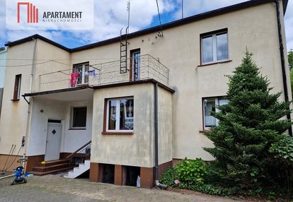 Dom z dwoma odrębnymi mieszkaniami, blisko centrum