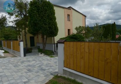 Bliźniak z dwoma mieszkaniami w widokwym miejscu