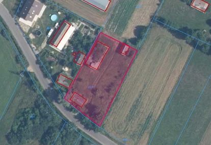 Działka siedliskowa z zabudową 2194 m² w wiskach