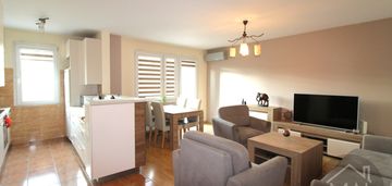 3 sypialnie. duży salon z aneksem. doświetlone.