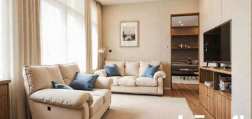 Kameralne 2 pokoje w kamienicy w ścisłym centrum.