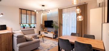 Apartament z widokiem na zieleń z dużym balkonem